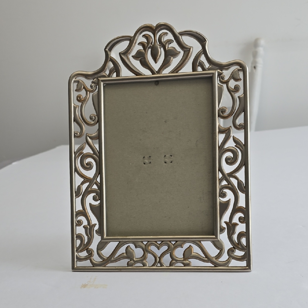 Vintage 1997 Scrolled Metal 5x7 Silver Color Picture Frame Easel Hang Display